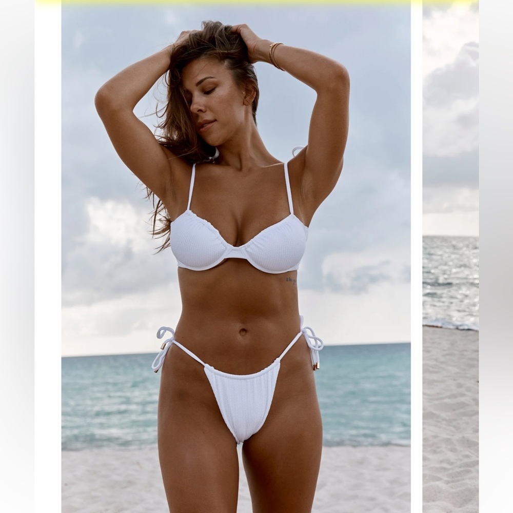 Monday Swimwear Isla Mujeres in White Sand Crinkle Top and Bottom, size small